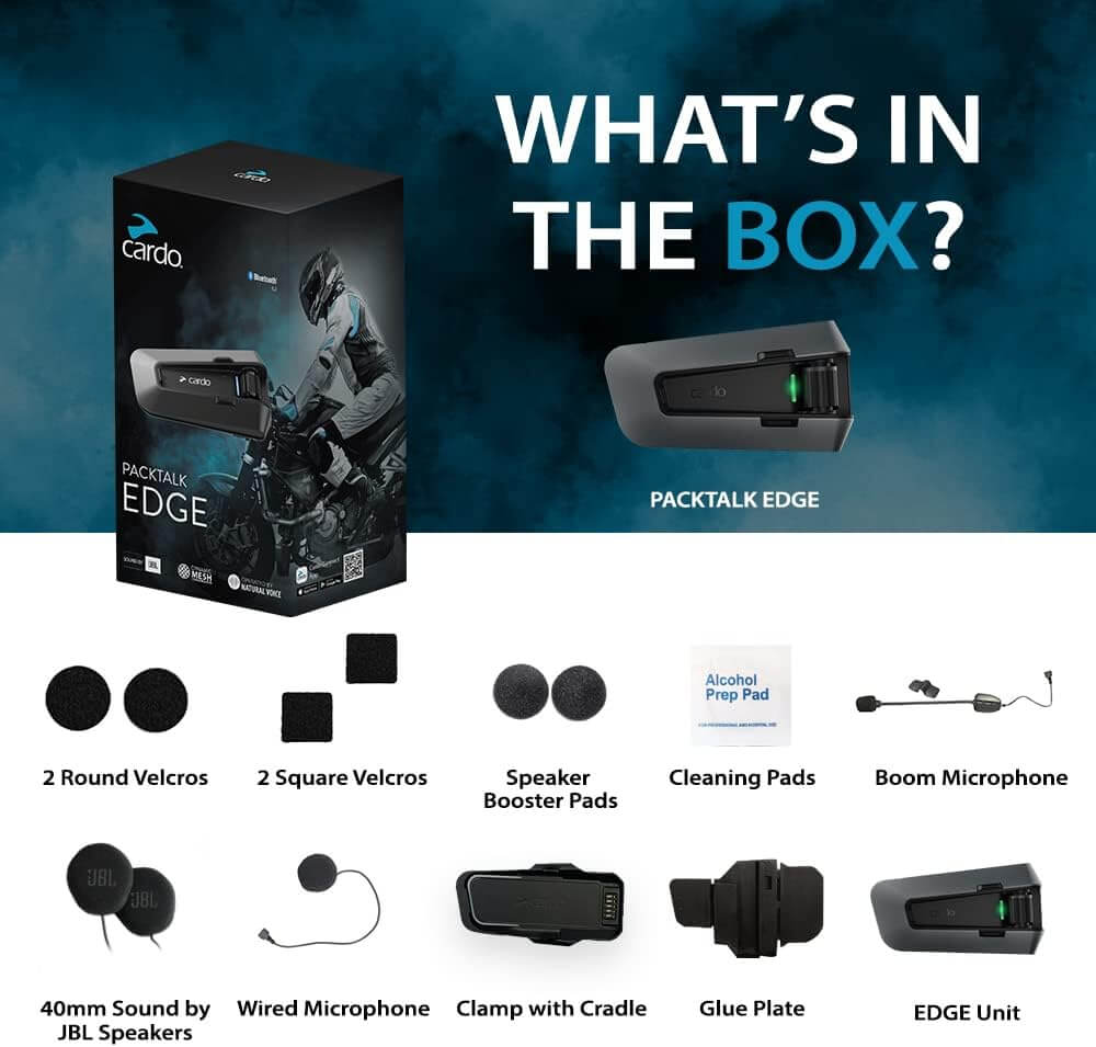Intercom Cardo Packtalk Edge Sound by JBL fixé sur un casque intégral, design compact noir et micro relevé.