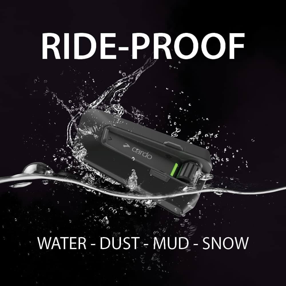 Intercom Cardo PACKTALK Neo avec résistance à l'eau, la poussière, la boue et la neige pour motards.