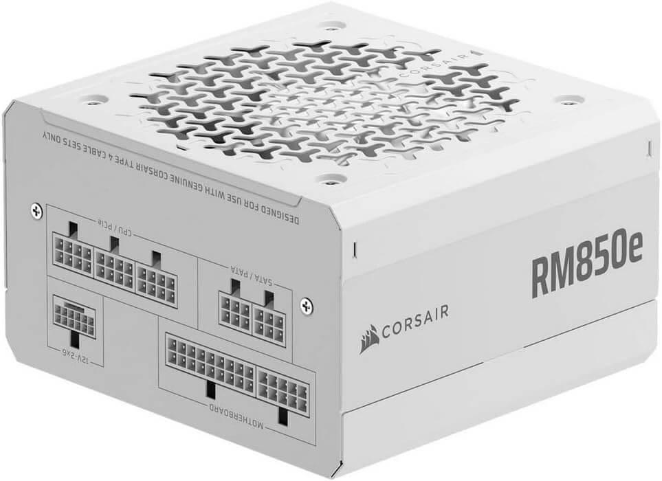 CORSAIR RM850e (2025) – Alimentation 850W ATX 3.1 Entièrement Modulaire vue arrière avec connecteurs.
